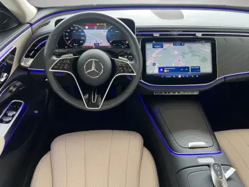 MERCEDES-BENZ E 220 d 4M Avantgarde ADV.  Burmester …