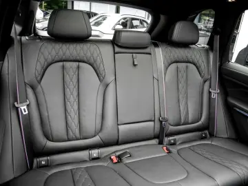 BMW X5 xDrive40i M SPORT AHK PANO HuD H K DA PROF 36