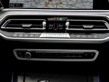 BMW X5 xDrive40i M SPORT AHK PANO HuD H K DA PROF 36
