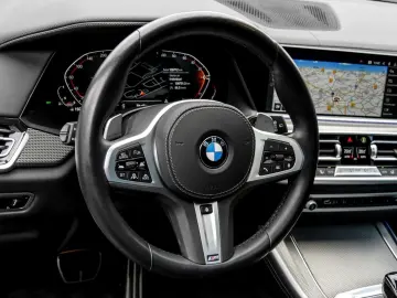 BMW X5 xDrive40i M SPORT AHK PANO HuD H K DA PROF 36