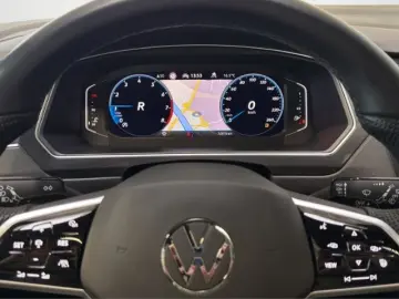 VW Tiguan 2.0TSI 4M R-Line Matrix AHK Pano HK 20