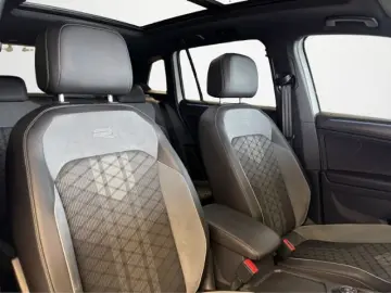 VW Tiguan 2.0TSI 4M R-Line Matrix AHK Pano HK 20