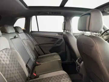 VW Tiguan 2.0TSI 4M R-Line Matrix AHK Pano HK 20