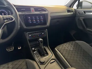 VW Tiguan 2.0TSI 4M R-Line Matrix AHK Pano HK 20
