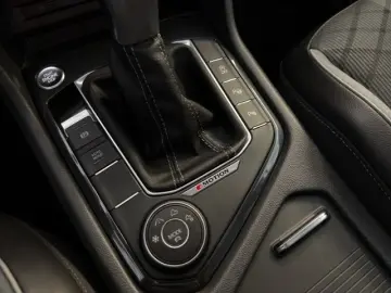 VW Tiguan 2.0TSI 4M R-Line Matrix AHK Pano HK 20