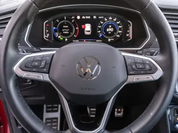 VW Tiguan Urban Sport 2.0 TDI 4M DSG 360  PANO AHK