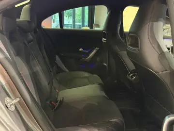 Mercedes-Benz CLA 180 AMG Line
