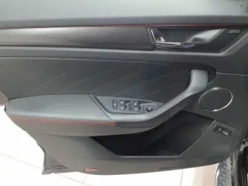 SKODA Kodiaq 2.0 TSI 4x4 RS PANO LEDER NAV