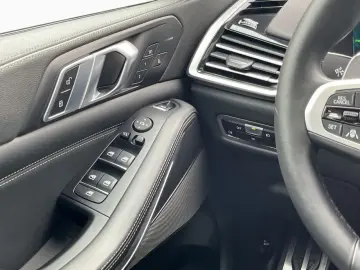 BMW X5 xDri 40d M Sport HUD PA  St Go AHK Laser Pano