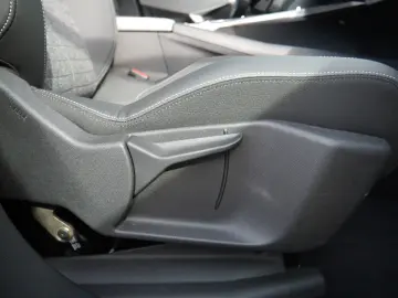 PEUGEOT 3008 Hybrid 145 LED Navi 360-Grad