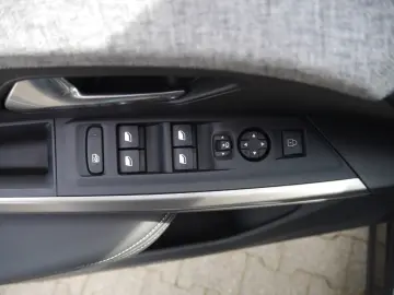 PEUGEOT 3008 Hybrid 145 LED Navi 360-Grad