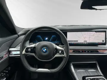 BMW 750e xDrive