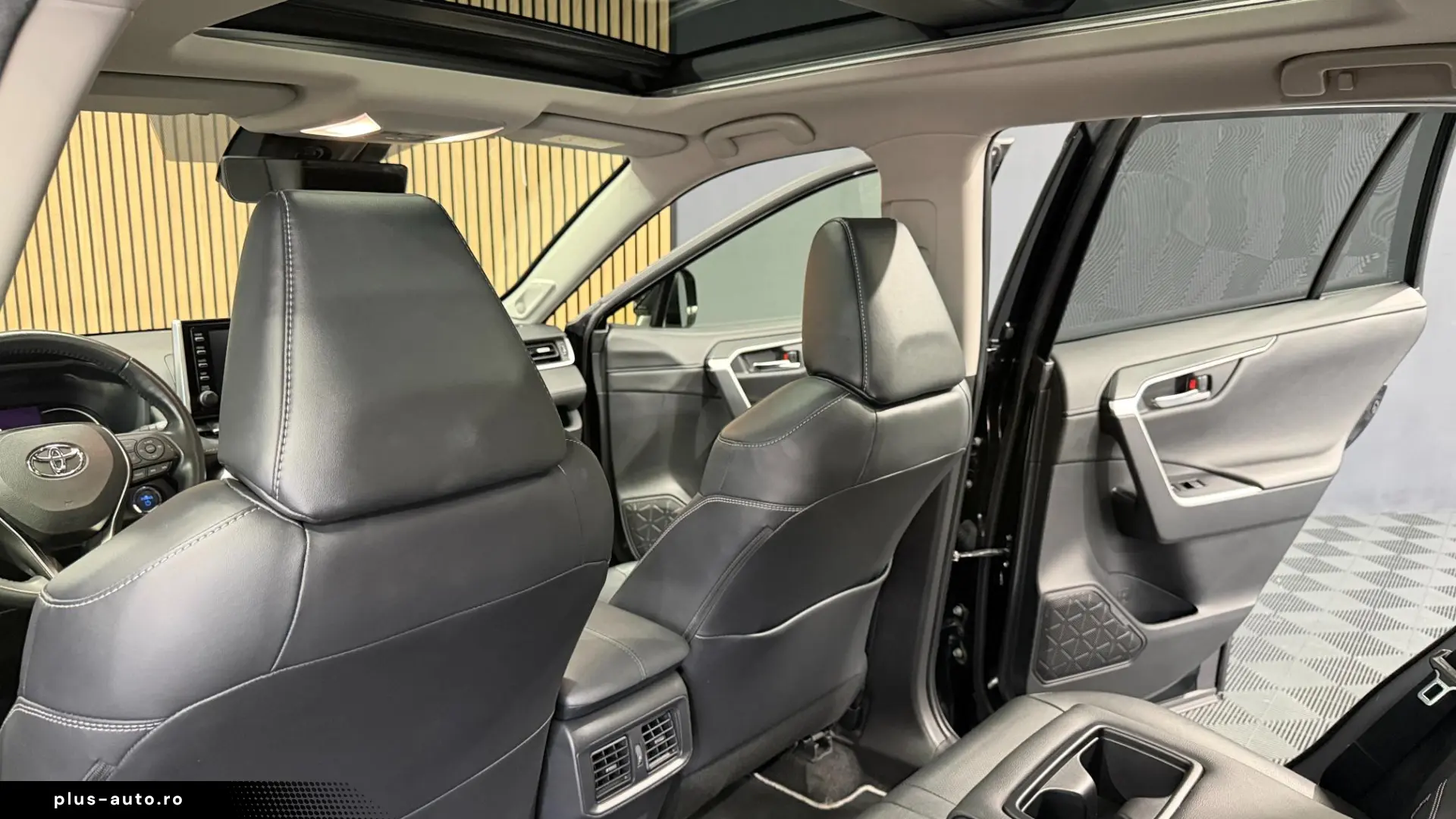TOYOTA RAV4 RAV4 2.5 HSD 222cp Luxury Premium 4×4 E-CVT