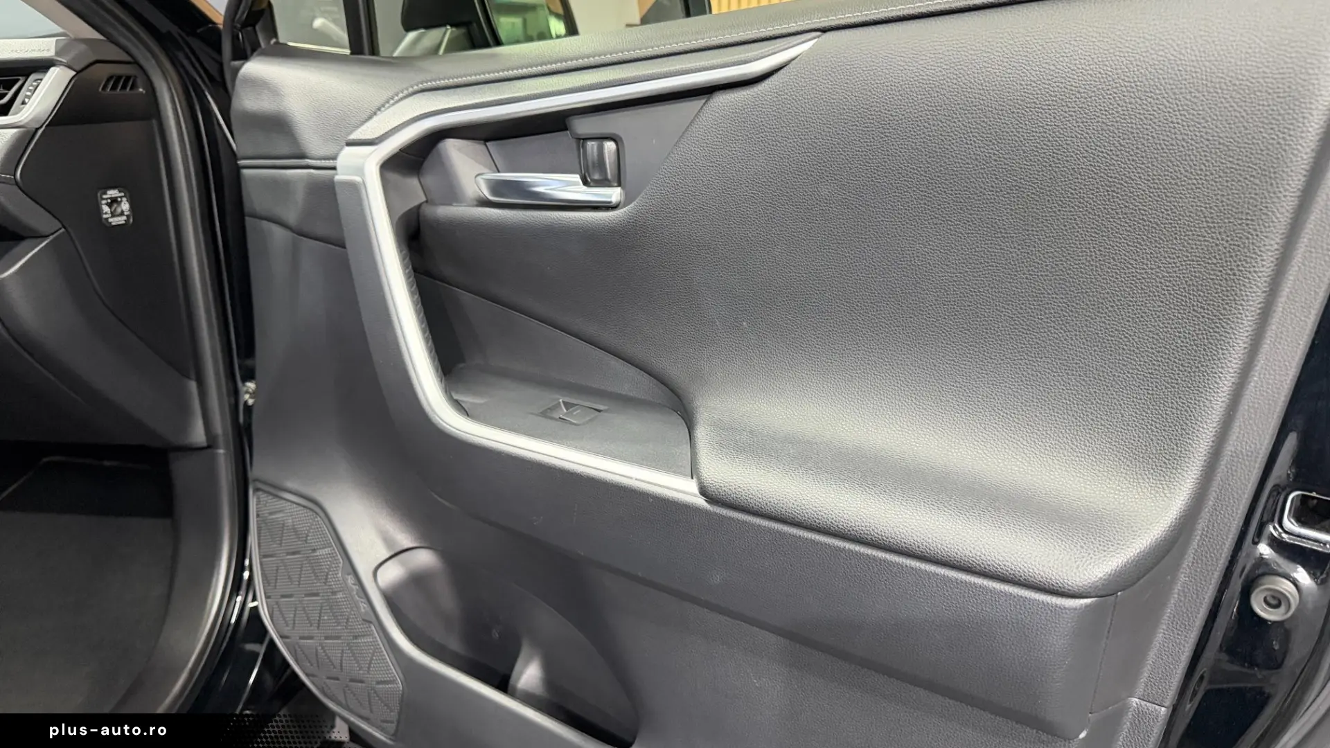 TOYOTA RAV4 RAV4 2.5 HSD 222cp Luxury Premium 4×4 E-CVT