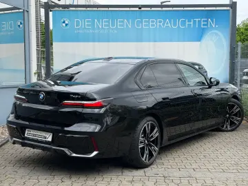 BMW 740d xDrive M Sport PanoSky StHzg B&W Autobahnas
