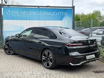 BMW 740d xDrive M Sport PanoSky StHzg B&W Autobahnas