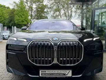 BMW 740d xDrive M Sport PanoSky StHzg B&W Autobahnas