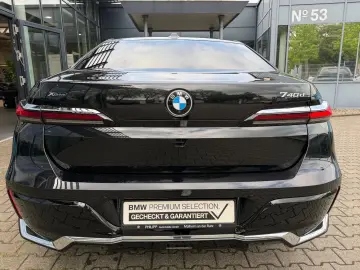 BMW 740d xDrive M Sport PanoSky StHzg B&W Autobahnas