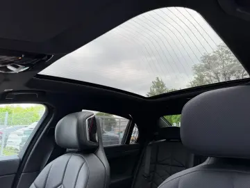 BMW 740d xDrive M Sport PanoSky StHzg B&W Autobahnas