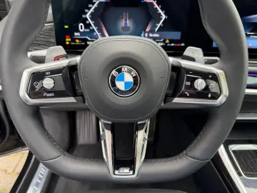 BMW 740d xDrive M Sport PanoSky StHzg B&W Autobahnas