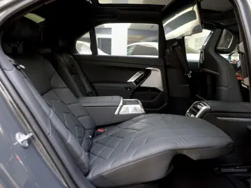 BMW 740xd M Sport Pro Fond Theatre Executive 4xMassa