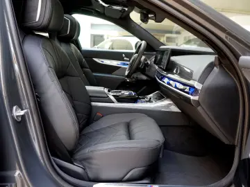 BMW 740xd M Sport Pro Fond Theatre Executive 4xMassa