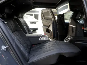 BMW 740xd M Sport Pro Fond Theatre Executive 4xMassa