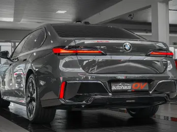 BMW 740xd M Sport Pro Fond Theatre Executive 4xMassa