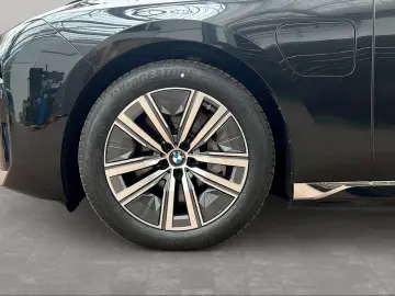 BMW 750e xDrive Limousine Massage Driv.Assist