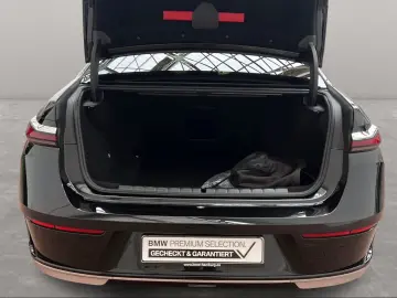 BMW 750e xDrive Limousine Massage Driv.Assist