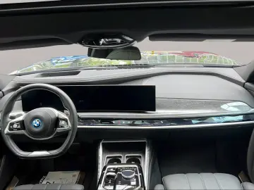 BMW 750e xDrive Limousine Massage Driv.Assist