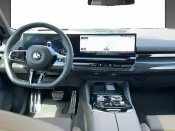 BMW 520d xDrive M-Sport  HK PANO