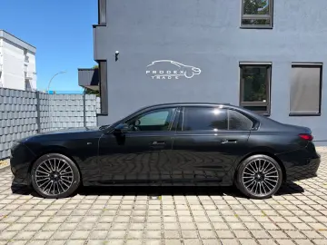 BMW 740d xD M-Sport A-Türe Sky TV SoftClos B&W FULLL