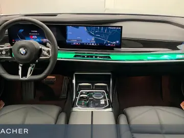 BMW 740d A xDrive M-Sport SkyLou DAProf Standh 21