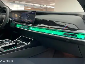 BMW 740d A xDrive M-Sport SkyLou DAProf Standh 21