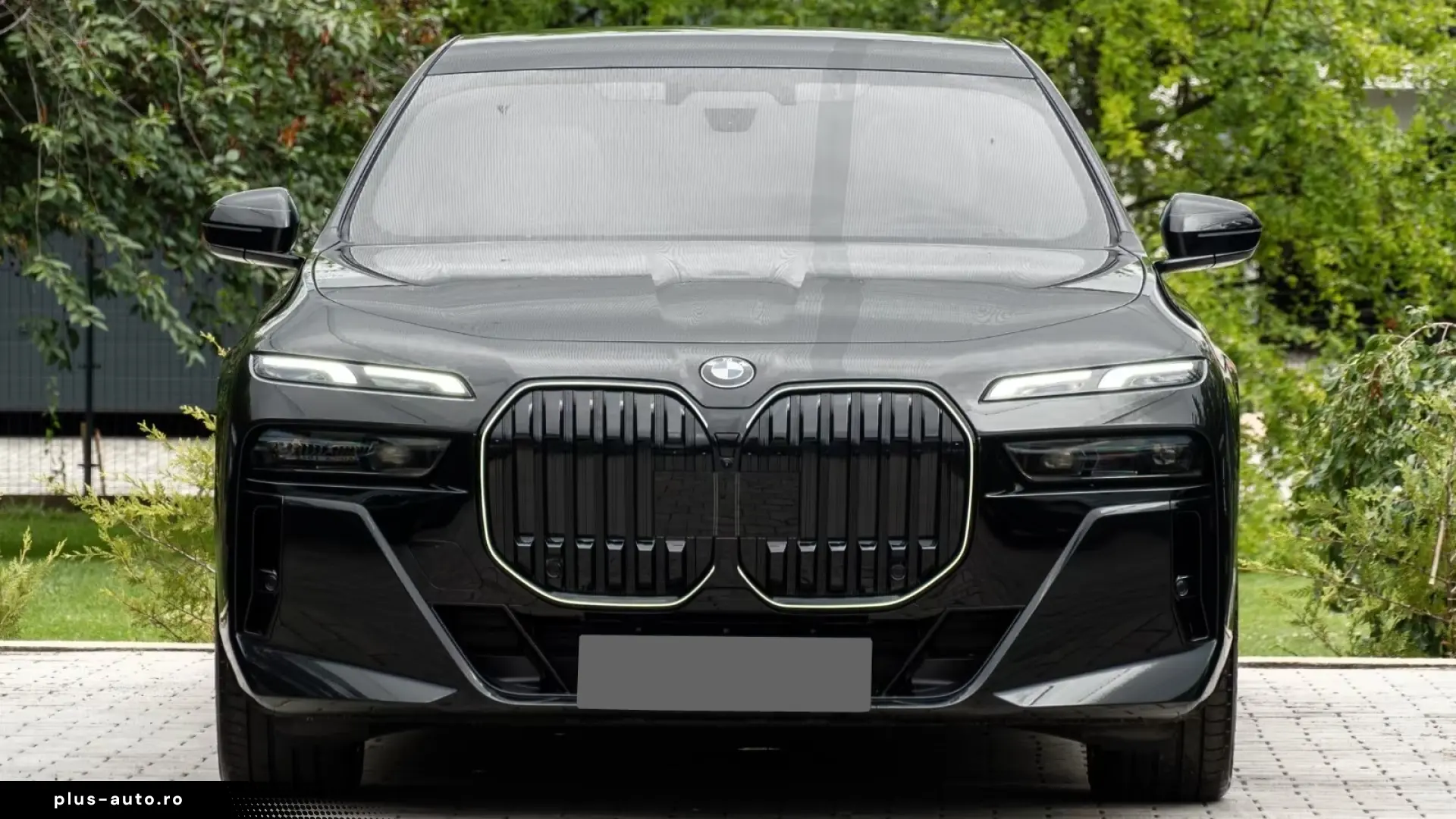 BMW 740d xDrive M Masaj Sky B&W   Finanțare Leasing