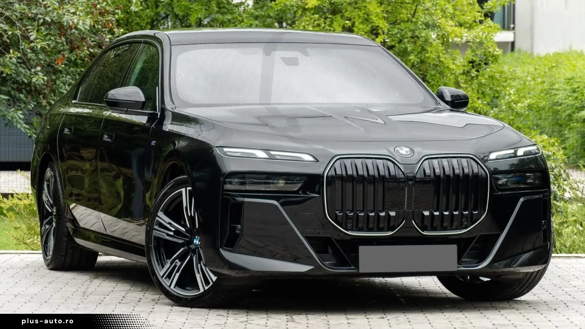 BMW 740d xDrive M Masaj Sky B&W   Finanțare Leasing