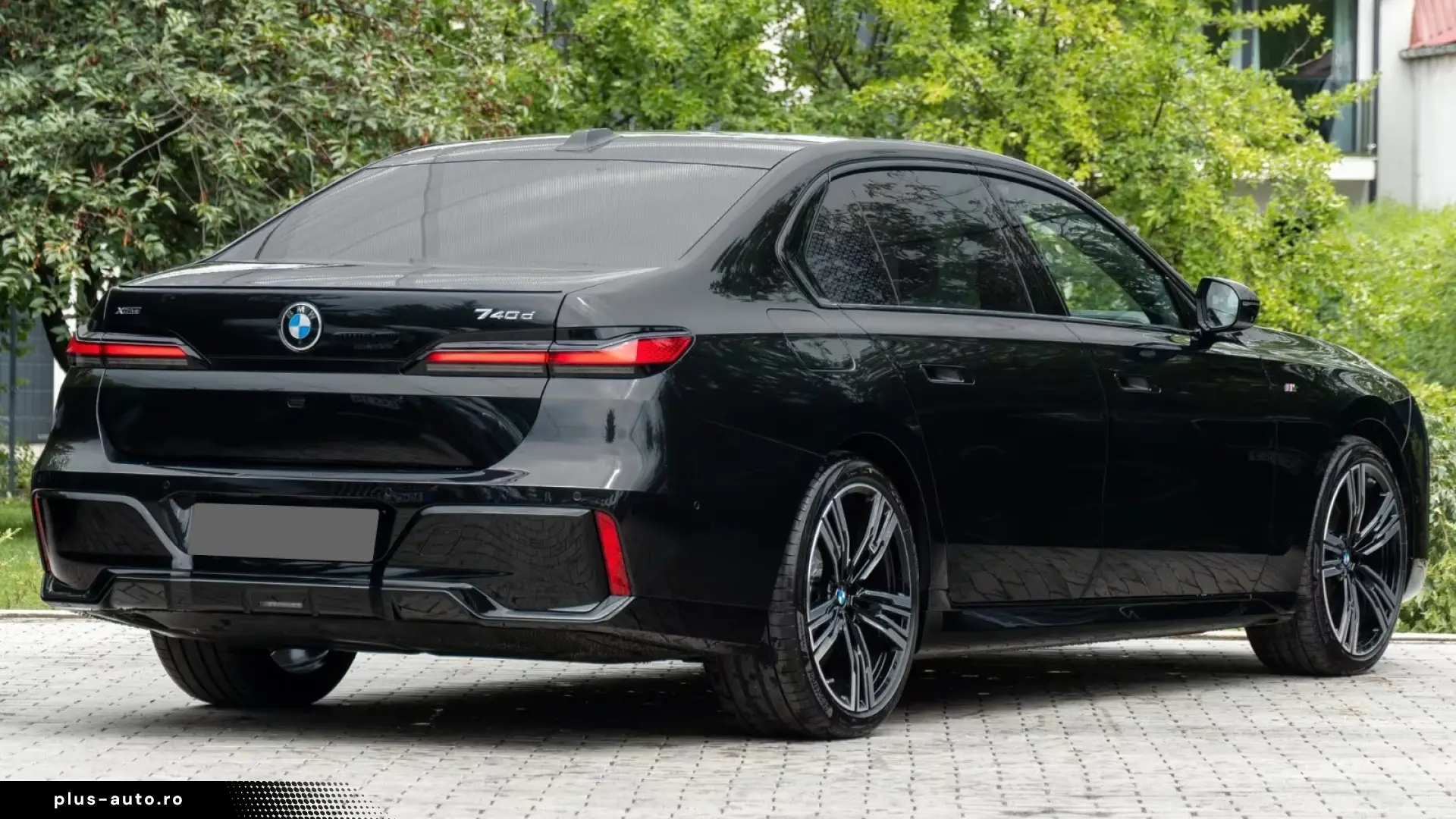 BMW 740d xDrive M Masaj Sky B&W   Finanțare Leasing
