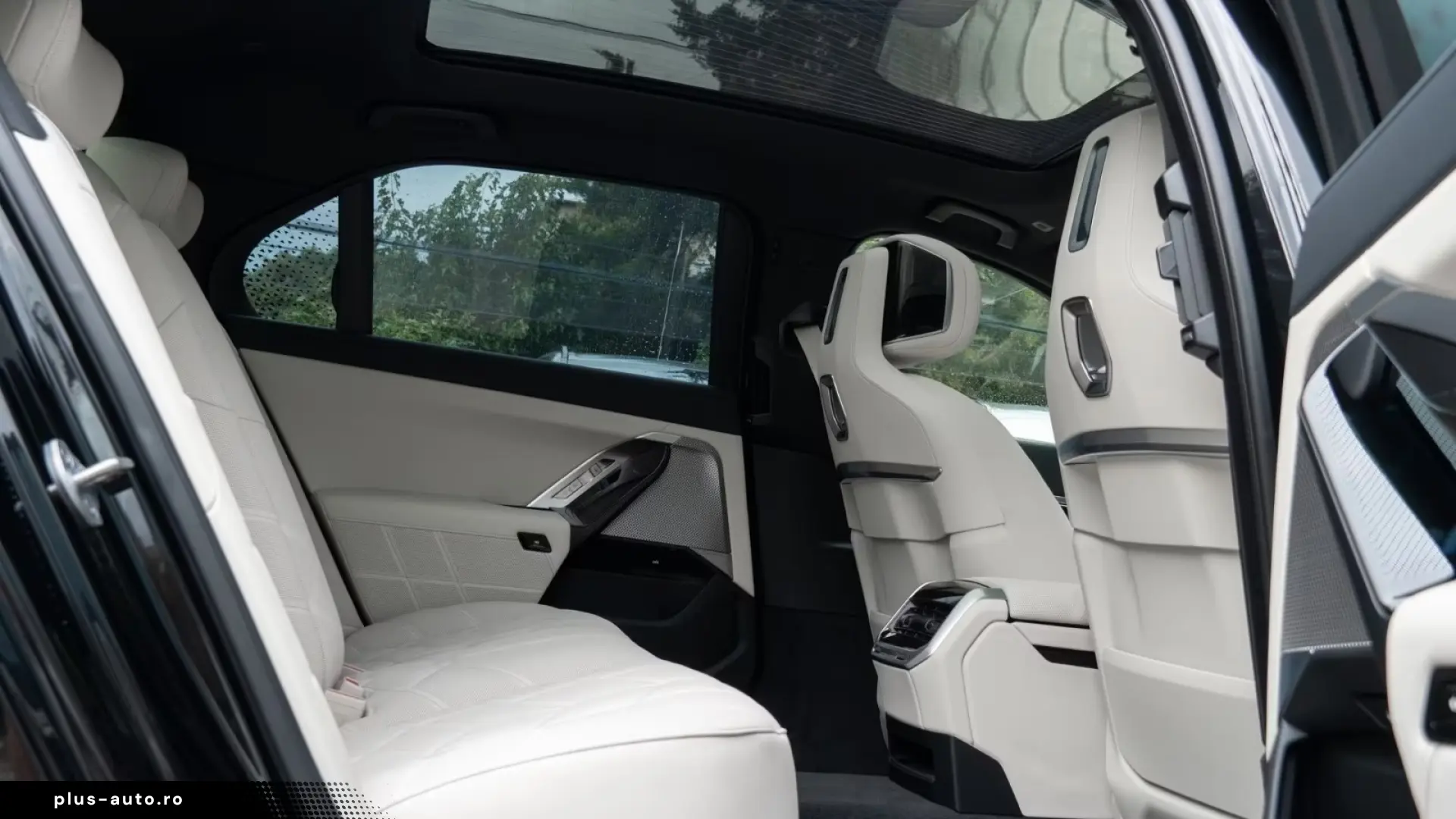 BMW 740d xDrive M Masaj Sky B&W   Finanțare Leasing