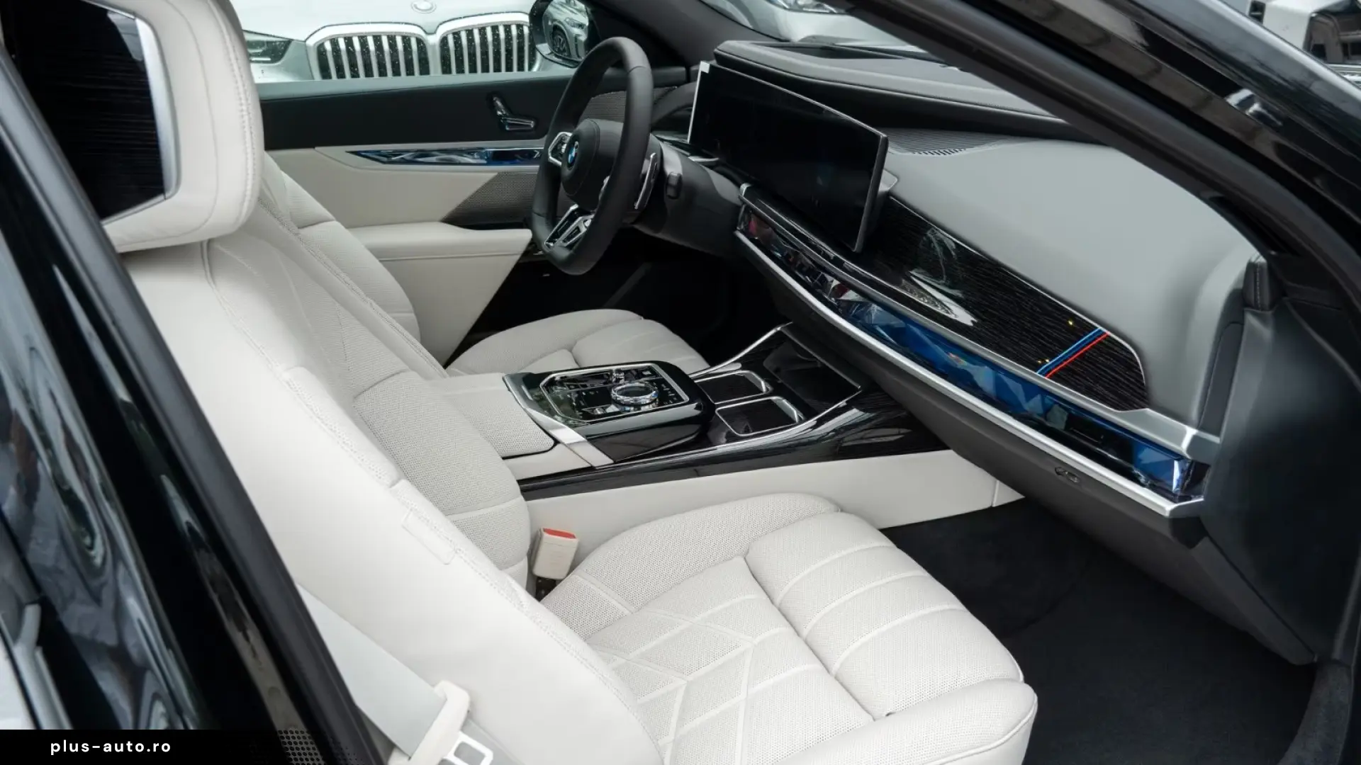 BMW 740d xDrive M Masaj Sky B&W   Finanțare Leasing