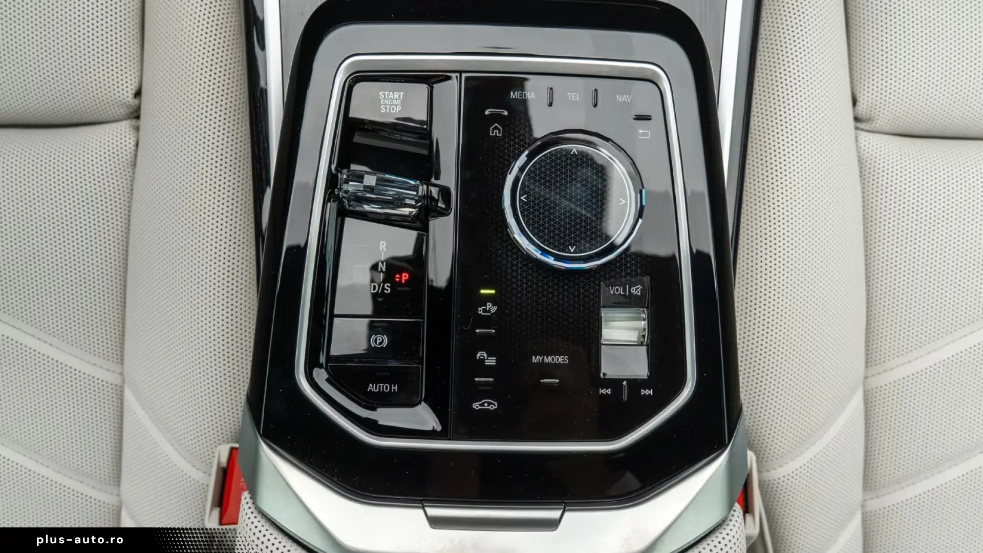 BMW 740d xDrive M Masaj Sky B&W   Finanțare Leasing