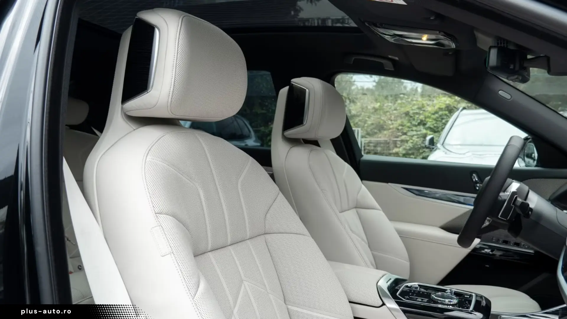 BMW 740d xDrive M Masaj Sky B&W   Finanțare Leasing