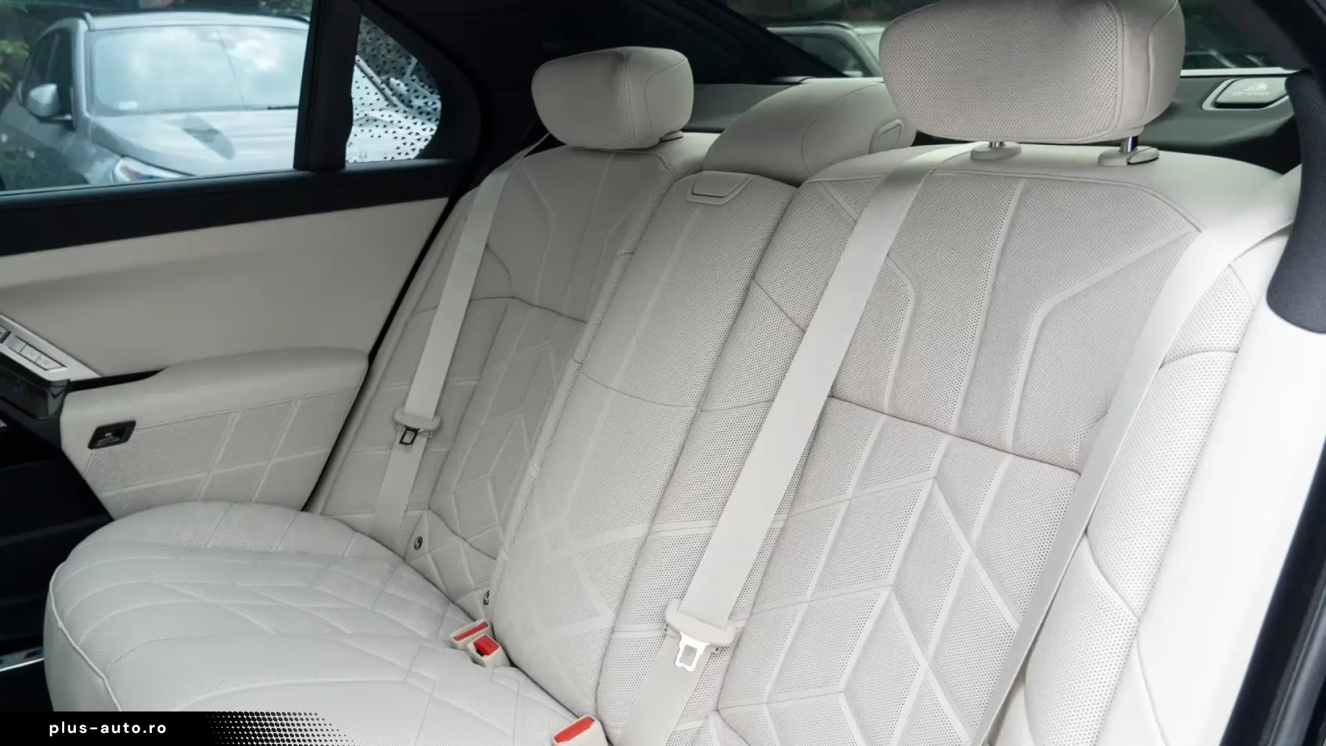 BMW 740d xDrive M Masaj Sky B&W   Finanțare Leasing