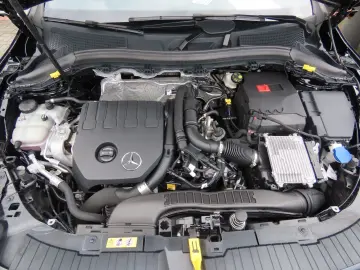 MERCEDES-BENZ GLA 180 Autom. Teilleder Sitzheizung Kamera