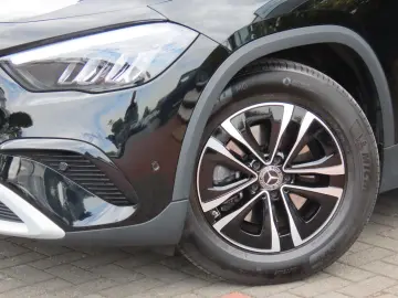 MERCEDES-BENZ GLA 180 Autom. Teilleder Sitzheizung Kamera