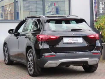 MERCEDES-BENZ GLA 180 Autom. Teilleder Sitzheizung Kamera