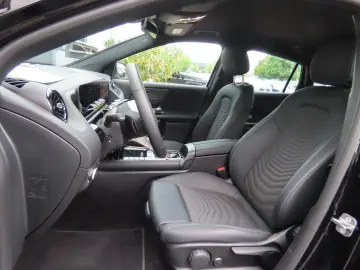 MERCEDES-BENZ GLA 180 Autom. Teilleder Sitzheizung Kamera