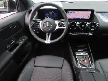 MERCEDES-BENZ GLA 180 Autom. Teilleder Sitzheizung Kamera