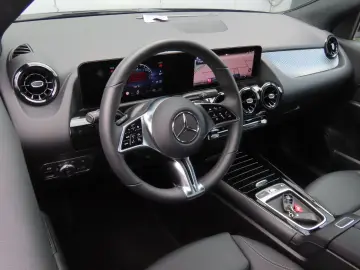 MERCEDES-BENZ GLA 180 Autom. Teilleder Sitzheizung Kamera