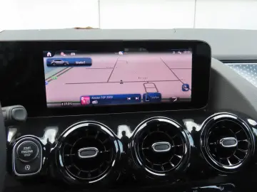 MERCEDES-BENZ GLA 180 Autom. Teilleder Sitzheizung Kamera